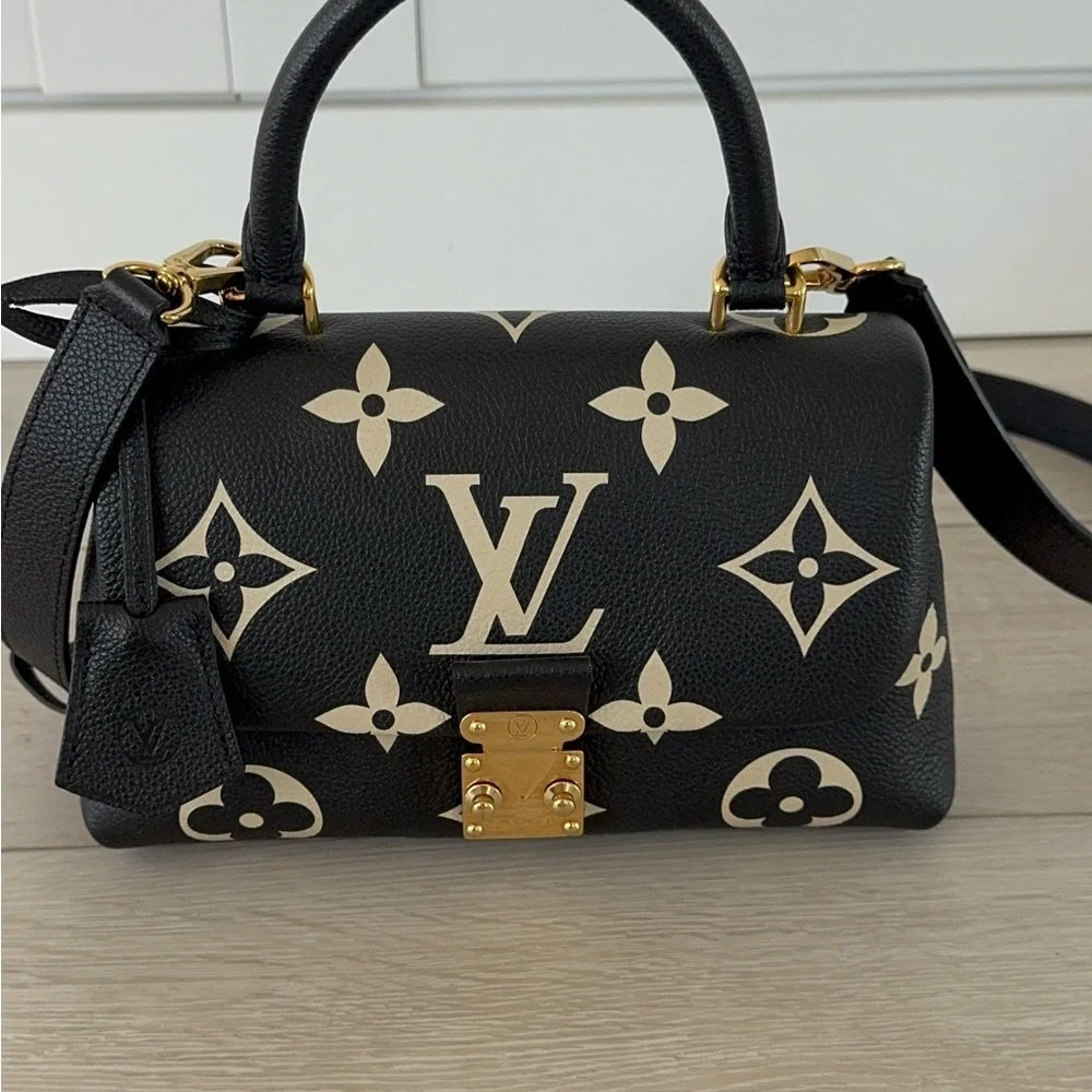 LOUIS VUITTON
Empreinte Monogram Giant Madeleine BB Black Beige - Picture 6 of 8